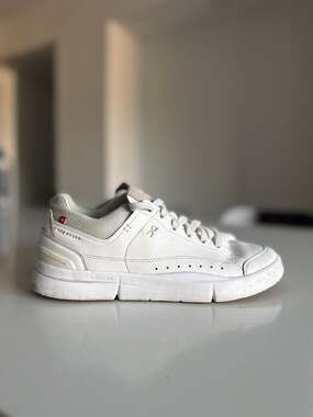 On Running The Roger Centre Court White/Gum Sneakers